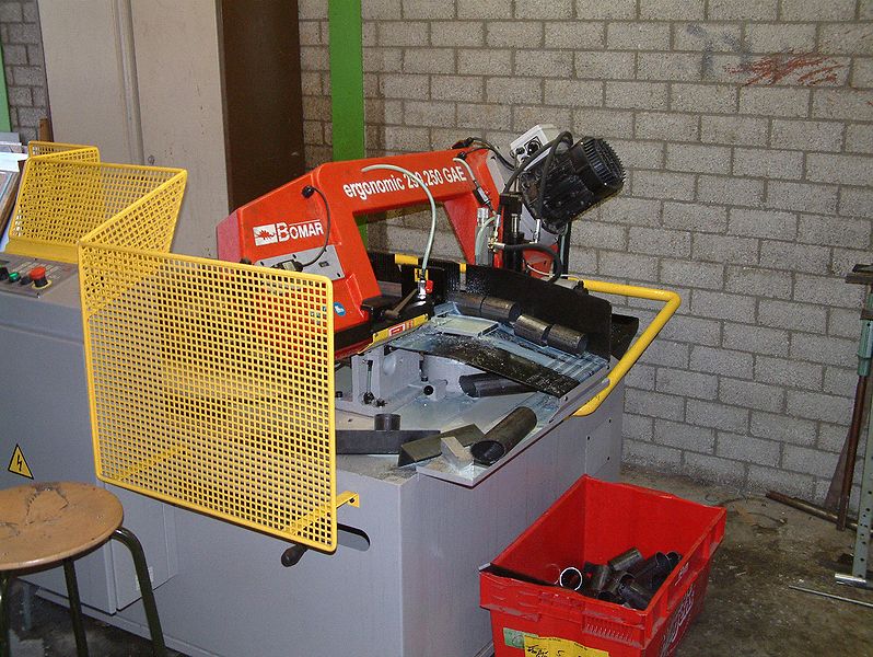 Bestand:ONC Zoetermeer Zaagmachine.jpg